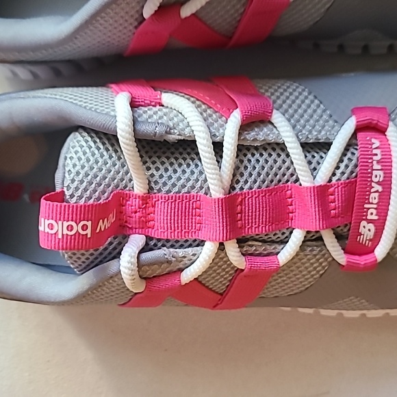NEW BALANCE GIRLS PINK AND GRAY SIGNATURE ATHLETIC SHOES SIZE 7 - Picture 4 of 12